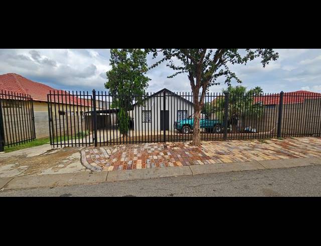 2 BEDROOM HOUSE FOR SALE IN LOTUS GARDENS